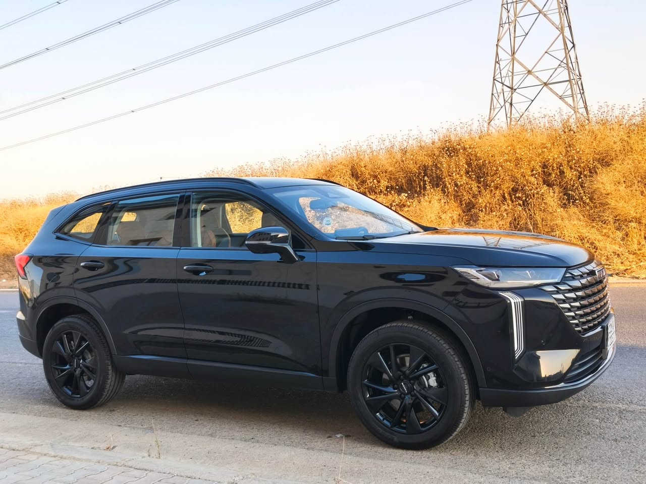 HAVAL H6 2026  HEV

هەڤاڵ h6 
مەکینە: ٤ پستۆن  ١.٥ تۆربۆ هایبرد
ماوەی ڕۆشتوو: ٩٣٠٠ کم

ناو قەیسی
کوشنی جلد و کارەبایی و سارد و گەرم
گەرمکەرەوەی سوکان
تەبرید مەرکەزی
هەرچوارجام ئەوتۆ
داتاشۆ
شاشەی گەورە
Carplay, android 
گێڕ لە سوکان
چوار مۆد لێخوڕین: comfort, eco, sport, snow
مۆدی لێخوڕینی نشێوی
ئەتۆ پارکینگ
لێخوڕینی زیرەک بۆ دواوە، ماوەی ٥٠ مەتر
برێک ئۆتۆماتیک
ئەوتۆهۆڵد 
تەحدید سورعە
لێخوڕینی زیرەک
وایەرلێس چارج
حەساسی باران بۆ جامی پێشەوەی
سلاید
٤ کامێرا
ڕادار
١٢ حەساس
لایت لید
ویل گەورە

سەیارەکە فول مواسەفاتە. ماوەی ٥ مانگە بە سفری لە شەریکەی نەهجلعراق دەرمکردووە. هەموو گیانی بەشەرت. 
١٠ ساڵ یان ١ ملیۆن کیلۆمەتر زەمانی شەریکە بۆ گێڕ و مەکینە. وە ٧ ساڵ یان ٧٠٠ کم هەزار زەمان بۆ کارەباییات.

*********** أربيل, العراق
