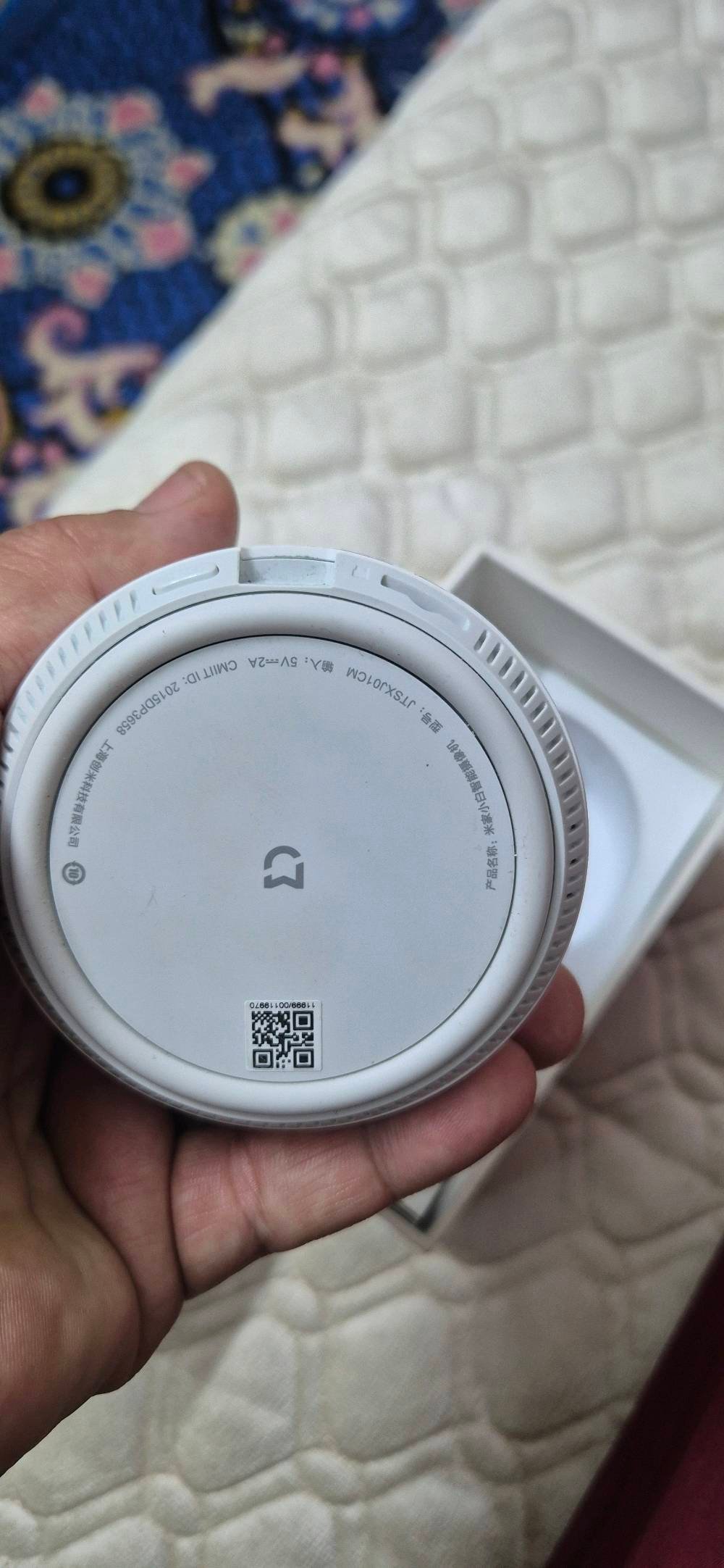 كاميرا واي فاي شاومي منفذ مال كلكسي تشتغل على الشاحنه نفسها بس بدون شحن جديد غير مستخدم ابيع هالموجود ما اعرفلها