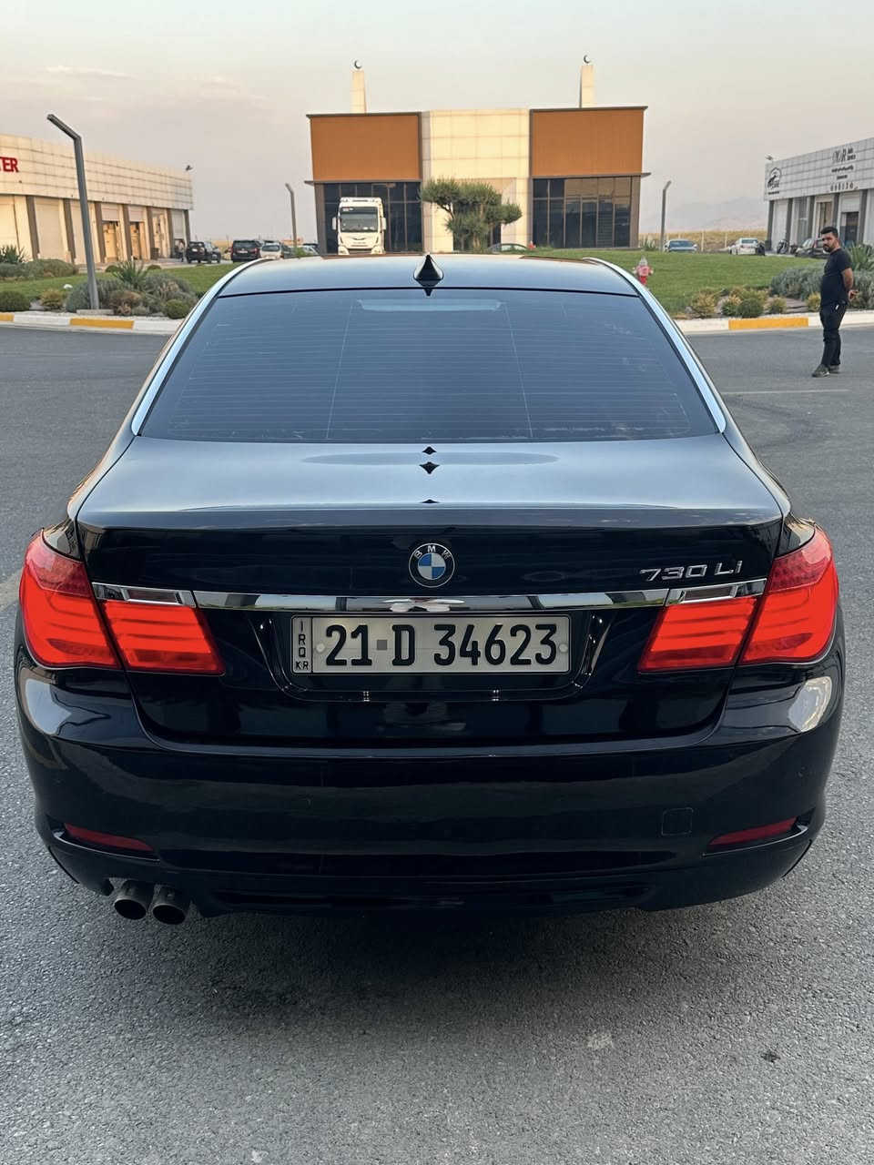 السلام عليكم
Bmw 730 f02 
موديل 2011 خليجي زيرو مال عراق 
السياره فول خواصفات مكفوله من الصبغ 
مواصفات 
شاشه جبيره 
سلايد 
٥ بردات 
صندوق شفط 
كامره ٣٦٠
حساسات٣٦٠
سدي جنجر 
اوتو هولد
ثلاجه
سستم سماعات
منضومه زينون 
شاشه ابل كار بلي ويوتيوب 
لايت داينمك يتحرك وياك
باب طويل (لارج)
ريمونت للتحكم بل شاشه
هواي مواصفات بيهة اهل الخبره يعرفوهة السياره حلوه وجديده كير ومكينه وكهرباييات بشرط صبغ بشرط تفحص وتتاكد من كلشي يله نسولف تحويل ثاني يوم وكلشي بيهة جديد 
السياره مابيهة اي نقص كامله من كل شي 
سعر ٢١٠ وبيهة مجال للاستفسار ***********
