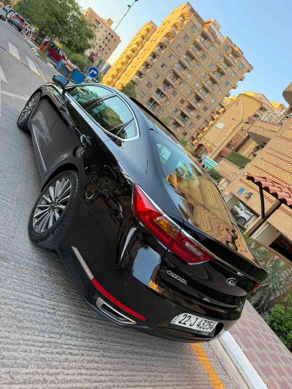 🚗 كيا كادينزا موديل 2018 للبيع 🚗
 نوع السيارة: كيا كادينزا (Kia Cadenza) V6.
 الموديل: 2018.
 المسافة المقطوعة: 154 ألف كيلومتر.
 المحرك: 6 سلندر (V6).
 حالة البدي: مكفولة من الصبغ (بدون صبغ) بحالة ممتازة جداً ونظيفة.
 المواصفات الداخلية: داخل جلد أحمر مميز (طبيعي وراقي جداً)، فتحة سقف بانوراما، شاشة، وتحكم ستيرن كامل (كما موضح في الصور المرفقة )
 السعر: 17,000$ أو 170 ورقة ثابت غير قابل لتفاوض
 الموقع: بغداد - السيدية.
للتواصل 
[ *********** ] ☎️ بغداد, العراق

