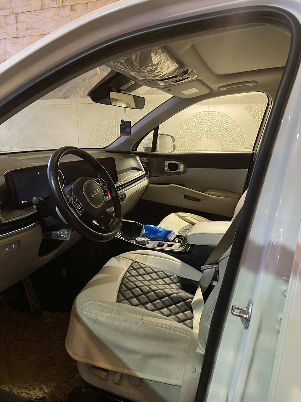 السلام عليكم سورنتو موديل 2024 خليجي
موصفات السياره

بانوراما

دادتشو

كير موس 

7 راكب

جنطه كهرباء

كشنات كهرباء امامي خلفي
مكينه ٤ سلندر 2500
حساسات امامي خلفي رادار سرعه

رقم السياره بغداد ماشيه 17 الف

السياره خليجي مكفوله كفاله عامه

العنوان بغداد الدوره

السعر 280$

***********
