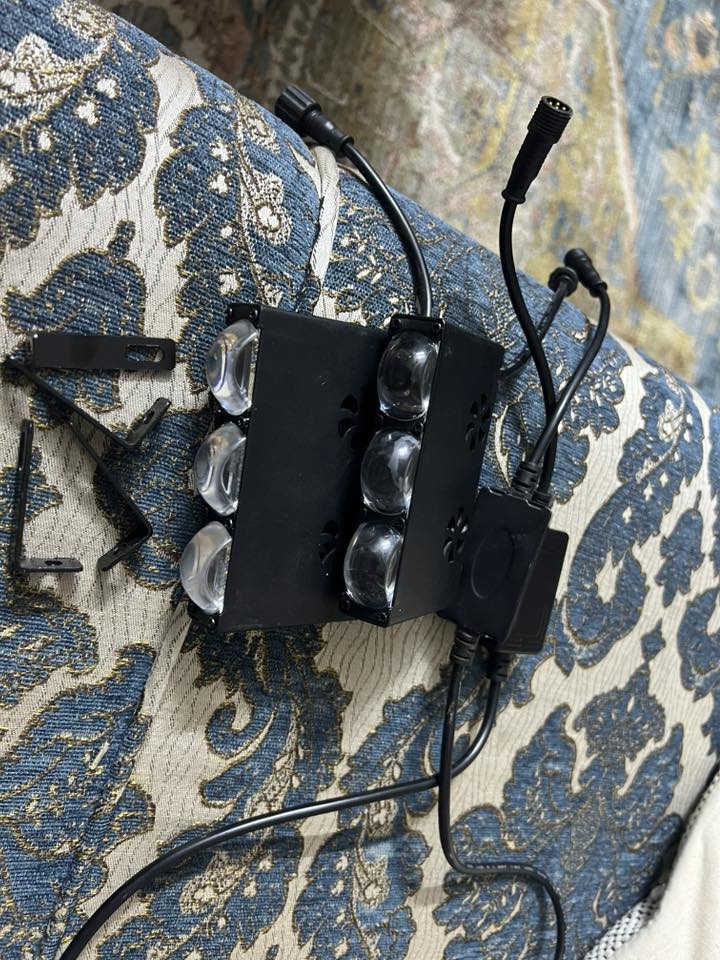 اسمه كشاف الهبة قطعتين ينشد بل فتحات مال شباج ابيض اصفر فيدرالي مشتت حرارة امريكي الصنع كشاف لحد 600 متر اناره نهار يربط عالي ناصي وكشاف ضباب قواعد تثبيت بي او حصر بل شباج ***********
