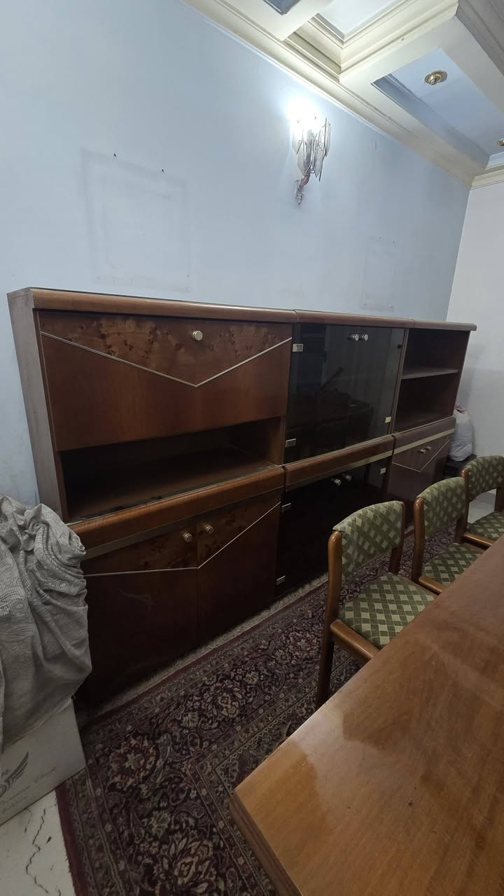 بوفية وميز للبيع
بوفية 3 امتار + ميز 10 كراسي قواعد ستيل ومرمر
غراض خشبها قوي باب اول .. ضرر بسيط بجامة البوفية وبقاعدة الميز
مكاني بغداد حي الخضراء للتواصل ***********
