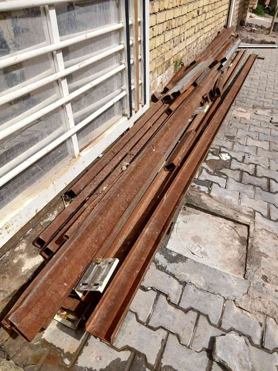 حديد للبيع جديد غير مستخدم
شخاطة عدد ٨

وجنل عدد ٩

 وشيلمانات عدد ٨ كل وحدة ٧ متر

السعر ٢٥٠ الف كلهن
العنوان حي الحوراء شارع أبو الفظل

لاأتصال ***********
