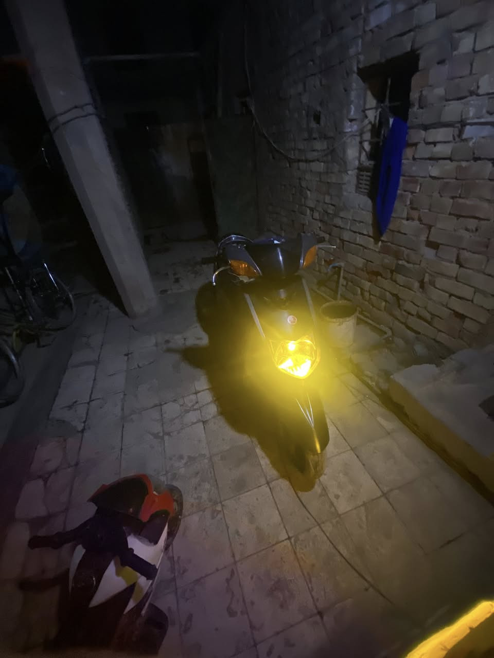 السلام عليكم شباب دراجه سكنس نثيه لبيع دراجه خير من الله لا تبخير لاتنقيص هندر سلف شقاله شلعه ومعدل المكان بغداد الشعب السعر ٣٥٠ وبيه مجال الرقم ***********. بيه بس هذه الكسر بلا كفر
