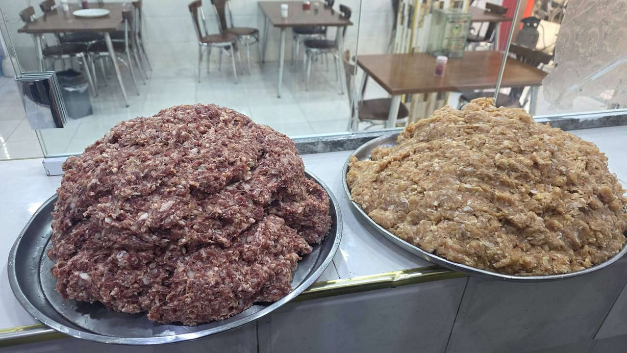 **مـطـعـم زهــور الـجـنـة**
مطعم زهور الجنه يرحب بكم متواجدون لخدمتكم

كليو كباب دجاج 16 شيش مع مقبلات مع سوب 10 الف

كيلو كباب لحم 16شيش مع مقبلات 20 الف

كيلو اجنحه مع مقبلات 12 الف

كيلو تكة دجاج مع مقبلات 12 الف

دجاج شوي مع مقبلات مع برياني مع خبز مع سوب وبسعر  8 الف

كص دجاج  لفه 1000

فلافل ومشكل 500

مستعدون لتجهيز كافة المناسبات

الحجز من خلال الارقام التالي

***********

***********

عنوان طوز حي امام احمد قرب قصابة حكمت

يوجد توصيل داخل طوز فقط 🛵🛵🛵🛵
