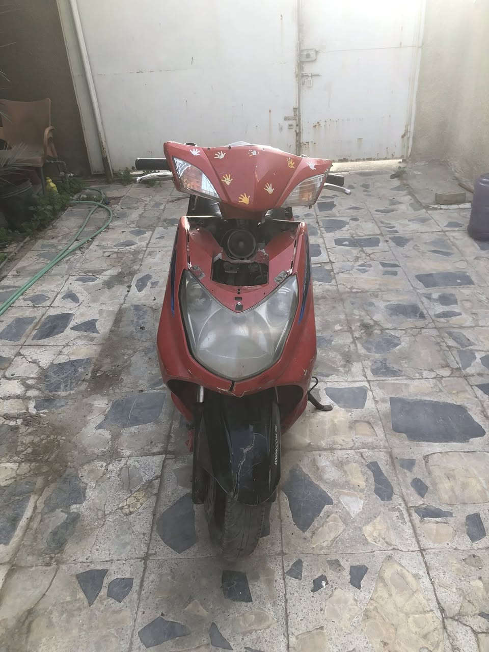 سلام عليكم دراجة سنكس فحل قبغ نفخ ياباني نوزل الدراجه ابيعها كوم حديد يعني تجي تحمل و تروح الدراجة طافيه سعرها 350 رقمي ***********
