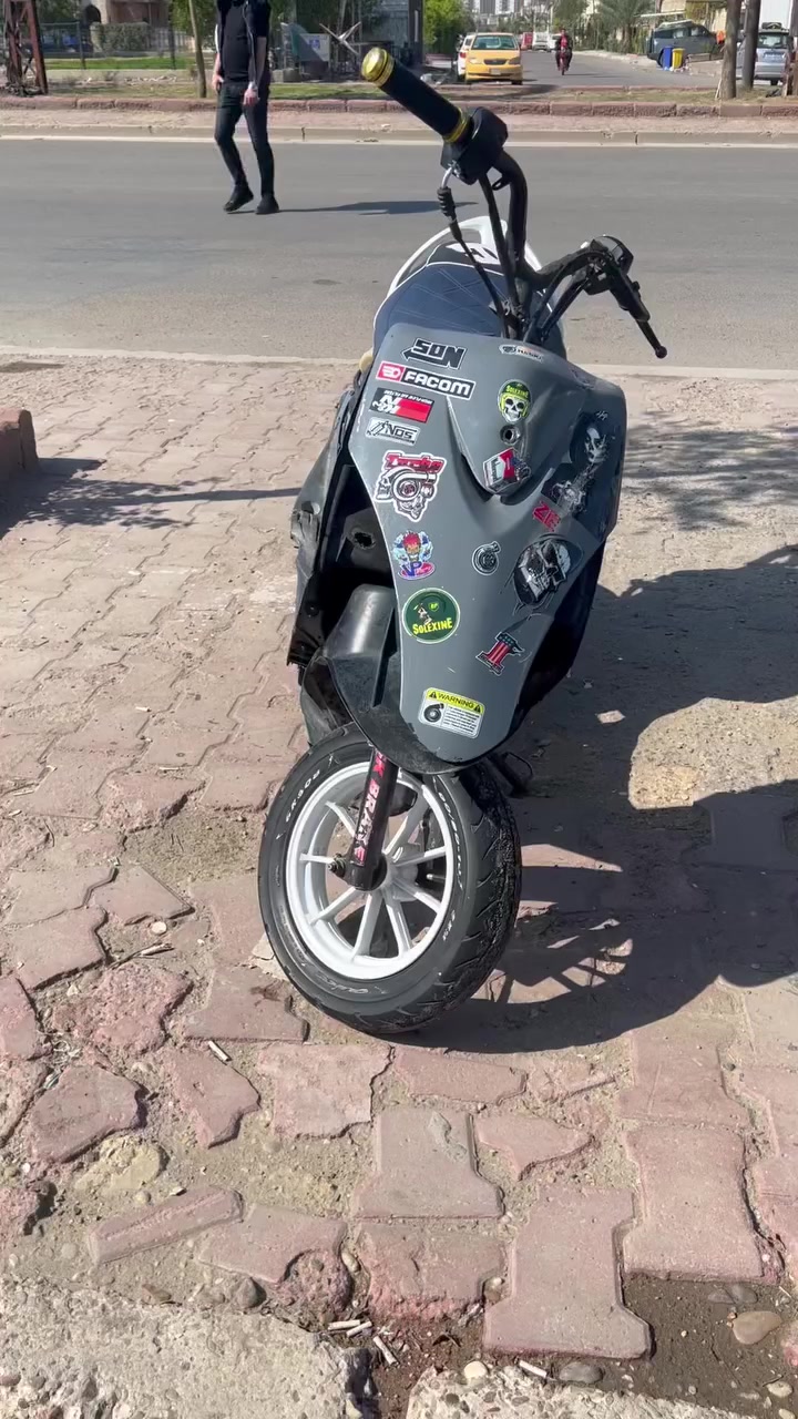 السلام عليكم ماكس عدله للبيع او مراوس حسب القناعه  بتليفون او دراجه ……..الدراجه كفاله عامه من السرقه ومن المكينه تجي وتشوف بعينك خير من الله ماموكفتني  بشارع  سلف هندر نكره عليها شوته رياضي 4 ولف وسلف رياضي وياله مشيف ابيض صالنصه SRT صوتها حلو بوشه 49 بلاديه مكاني شهداء البياع سعرها 400 وبيها مجال وهذا رقمي *********** واتس اب ممتواجد اهنا 🩷
