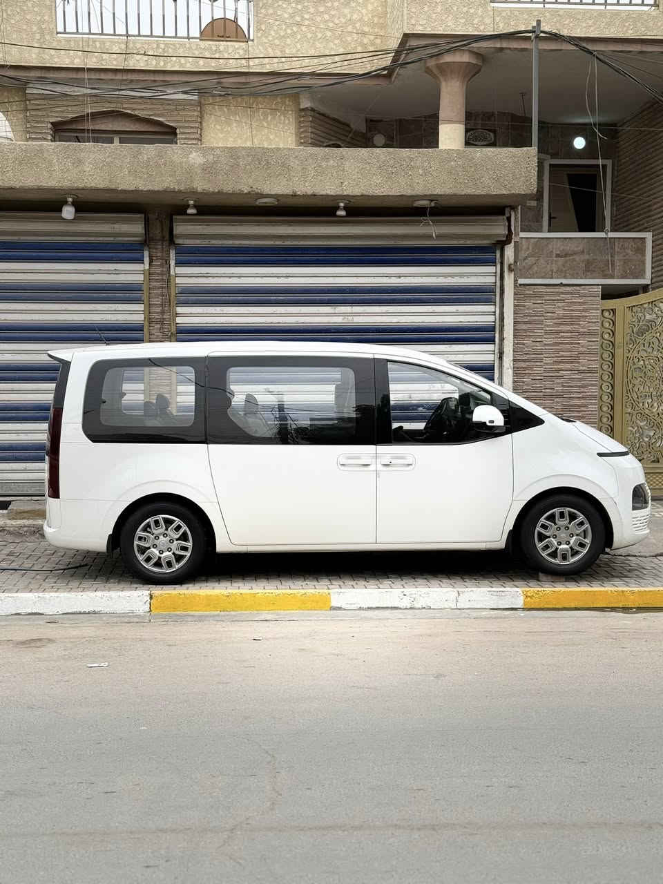 السلام عليكم ستاريا للبيع فول مواصفات 2022 ماشية 110 الف مكينة سورنتو *********** السعر 290 بيه مجال
