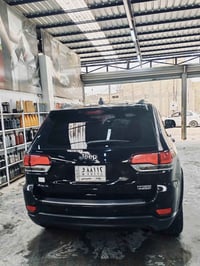 كراند شيروگي • ٢٠٢٠ • محرك V6