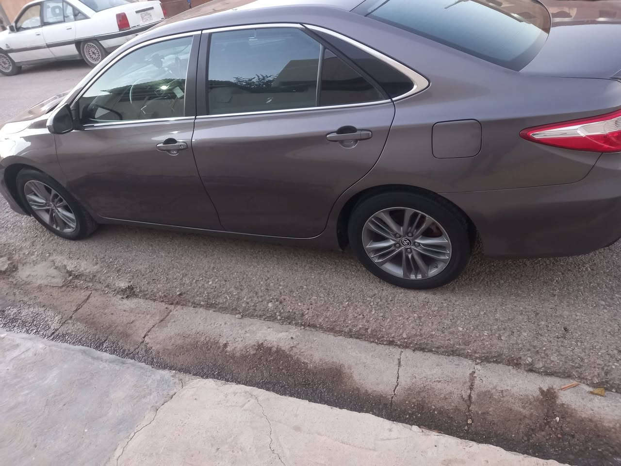 كامري 2015 للبيع او مراوس  شرط التحويل سنويه جديد لحد 27 شرط التحويل ضررها جامرلغ وبنيد سياره  مواصافاتها  تحكمات معروفه كشنات جلد السعر140وبيها مجال للشراي الاستفسار اتصل مو شراي لتخابر ***********
*********** مكان السياره كركوك قضاء الدبس
