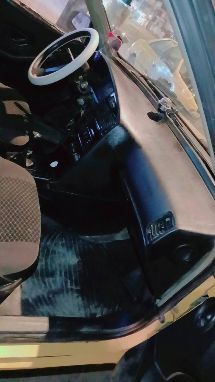 السلام عليكم بيجو ٢٠١٠ جي لكس سنويه للبيع ٢٧ دولي مصفره مكانه بغداد صليخ السياره جاهزه من صدراجات وتخم تاير وكير ومكينه هيه وغراضه السعر ٢٨ وبيه مجال بسيط ***********
