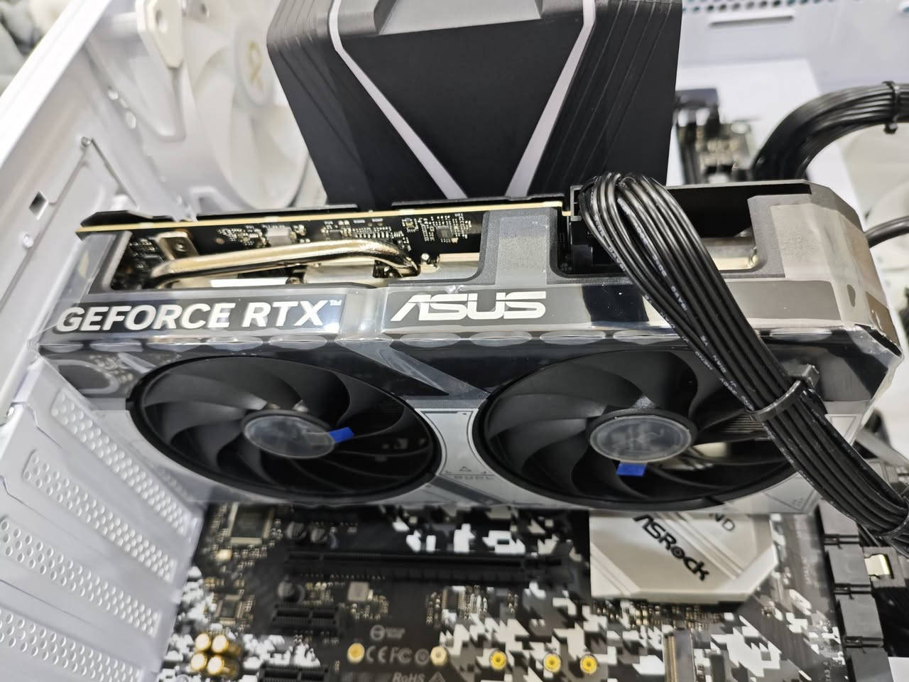 ب
تجميعه 5060ti 16gb  ذاكره 1 تيرا جين 4 كلش قويه و سرعه بمليون و 450 . استعمال 3 اسهر فقط و عندي توصيل 180 فريم على RE. 9 ركويرم
وتساب ***********

AMD Ryzen 7 3800X 8-Core Processor
GPU : Asus 5060ti 16gb  : 1-16gb

M.B _ ASRock . B450 pro . STEEL LEGEND

M.2 . Gen.4 1 T
256 +

 RAM . Leexar 1×16 . DDR4 3200

مبرد غازي كبير  Redragon Hodur CC-2188 ARGB

Power Supply . B.P.750 REFORMATION

 Case : Lian Li 11 Dynamic Mini
