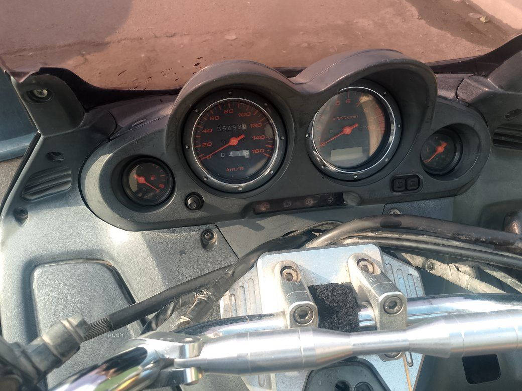 السلام دراجه فورزه للبيع بيه نضوح قليل مجفته جديد مرقمه باسمي سنويه بعد سنه كشر جيد جدا  abs مكاني العامريه *********** السعر مليون و ميتين
