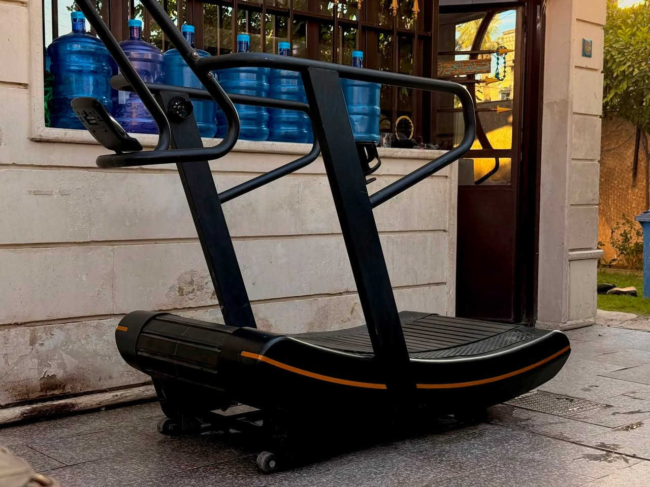 جهاز كارديو (Air Runner) بحالة ممتازة وشبه جديد 🏃‍♂️🔥
الجهاز نظيف جداً، السير ناعم ويمشي بسلاسة تامة بدون أي عيوب بالتشغيل. يعمل بدون كهرباء ويعتمد بالكامل على حركتك (أقوى جهاز لحرق الدهون وتجهيز القاعات). ملاحظة: بيه كسر بسيط جداً باليدة وموضح بالصور، وما يأثر على الاستخدام نهائياً.
 السعر: 600$ دولار (بيه مجال بسيط للشراي).
 الموقع: بغداد - شارع فلسطين.
 للتواصل والاستفسار: *********** 📞
التواصل على الخاص أو الاتصال برقم الهاتف.
