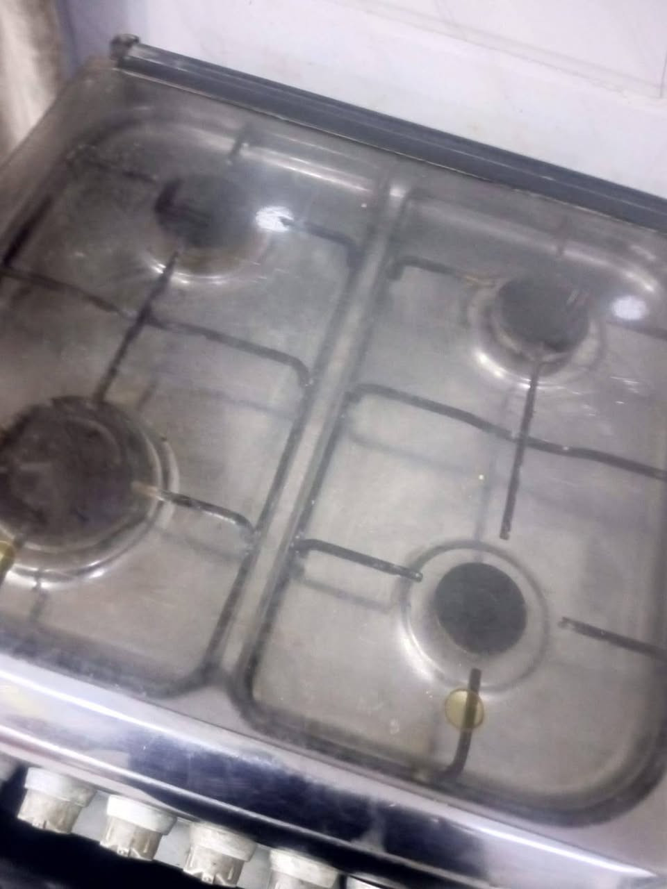 للبيع طباخ شغال كوله ونظيف قيمه واخذه ***********
