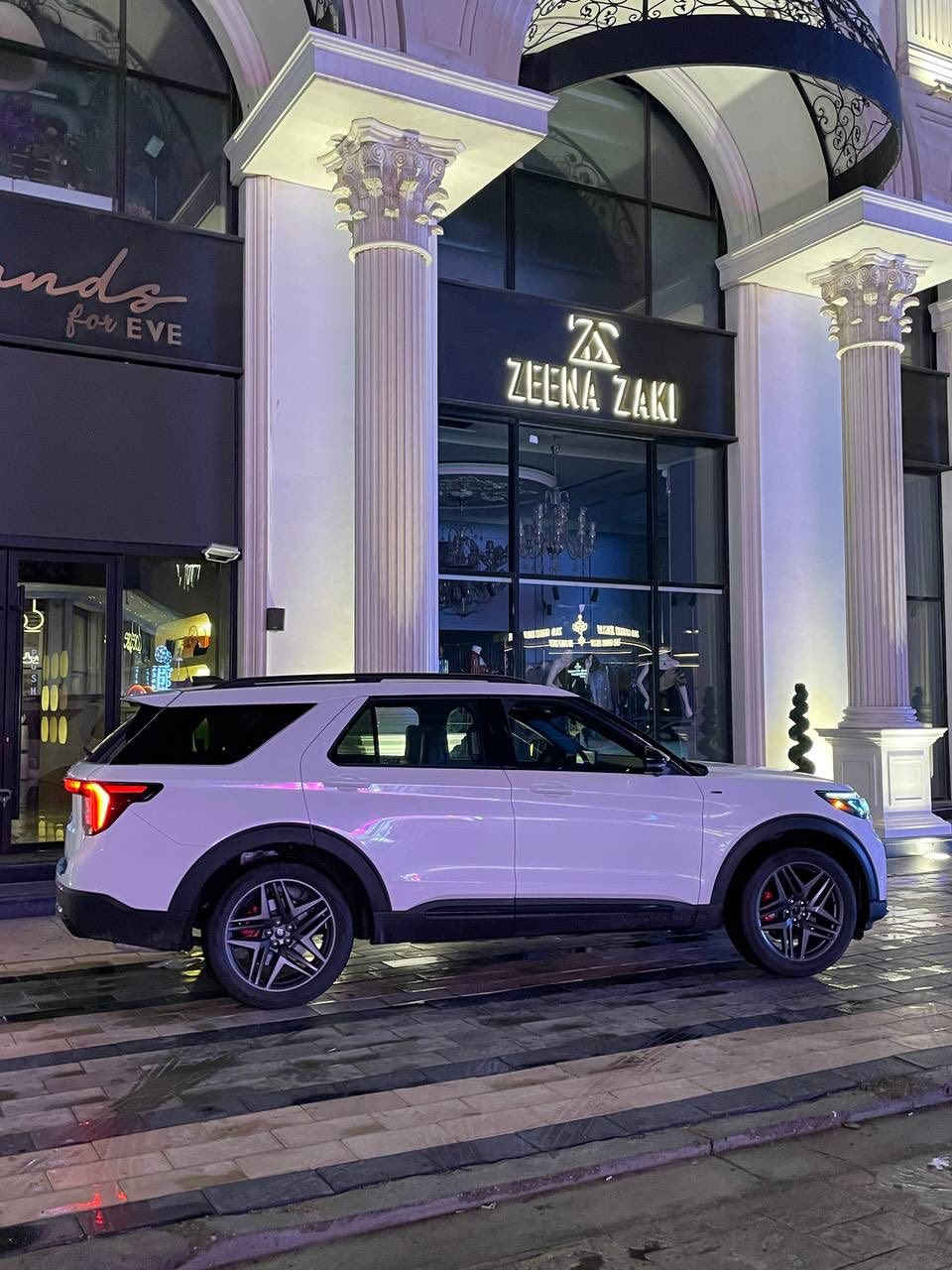 فورد اكسبلور
مواصفات : ST-Lien فول مواصفات عدا البانوراما 
موديل :2025
السياره كلين تايتل 
مرقمه بغداد بأسمي 
السعر :39,600$ وبيه مجال
الرقم : ***********
