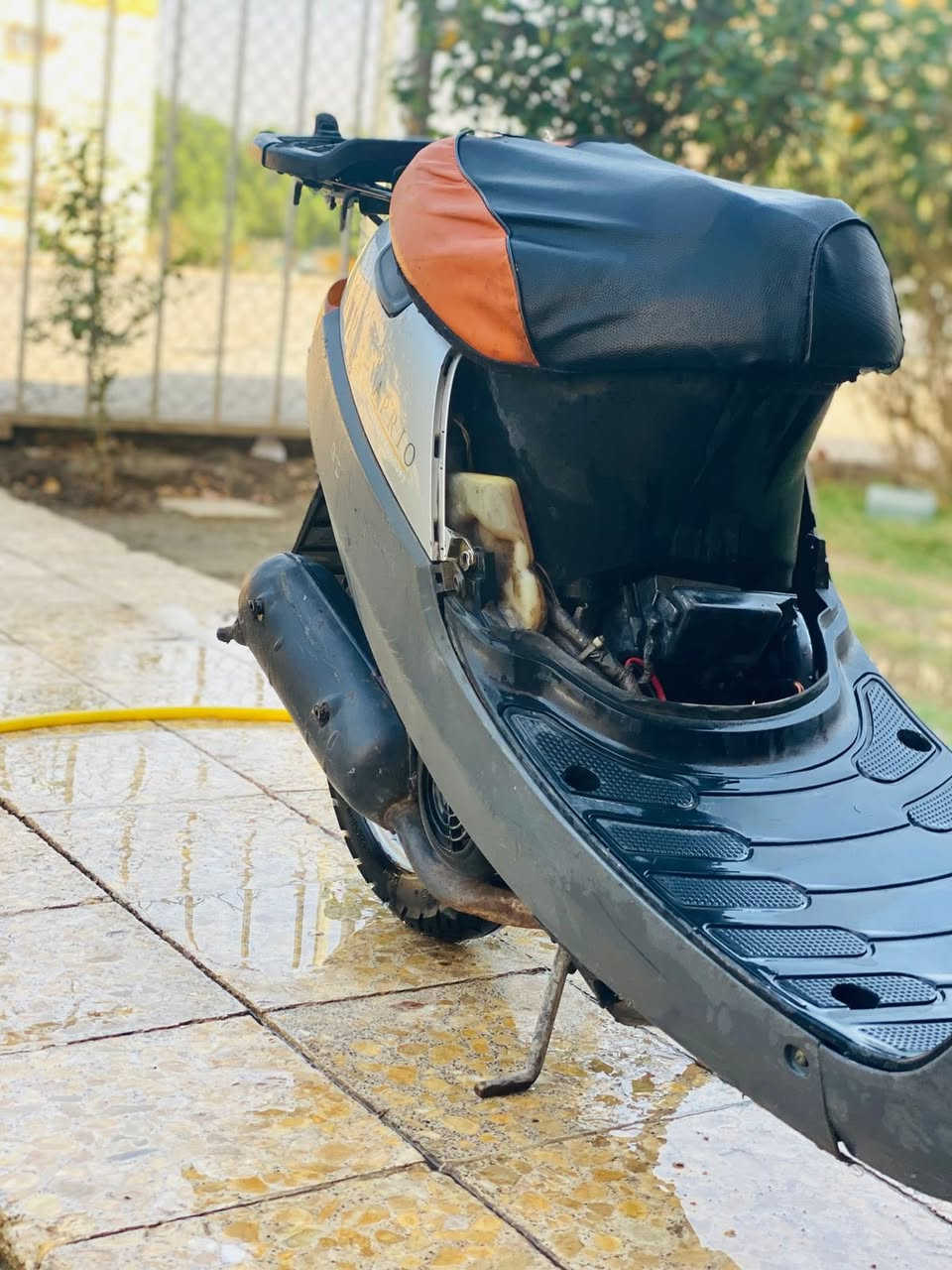 السلام وعليكم شباب دراجه بترا خط واحد شغاله مبدل بيه بوش بستم دراجه نضيف بيه نهضه حلوه لايت شغال عداد سرعه شغال بانزيل شغال تشتغل هندر تريد شغله سلف بدل بس باتري مكاني ناصريه مركز تصل عله هذه رقم ٠٧٨٠ ٦٥٤ ٩٧٢٣
