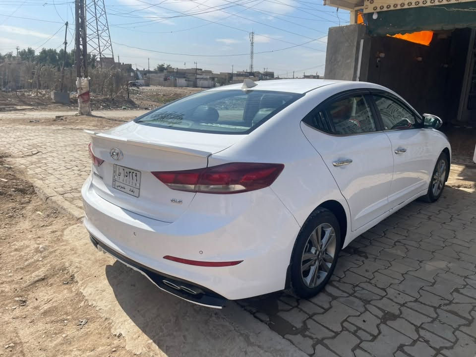 السلام عليكم سياره انتره موديل ٢٠١٨ خليجي فه GLS 
بنيد مبدل بيها مكانات بارد قليل 
سعر 138$
مكاني بغداد 
***********
