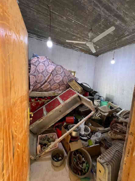 ياالله سلام عليكم توفر بيت بمساحه 120 متر العنوان الجزيره الفيروزيه مقابيل شارع16 البيت قاط ونص يتكون من 3غرف وديوانيه ومطبخ وصاله المشتري ياخذ نسخا من طابو وكالت محكمه ومكاتبت مكتب السعر 60 وبي مجال الستفسار***********
