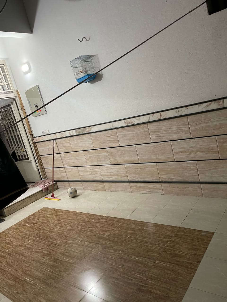 دار سكن للبيع 

العنوان / حي آور شارع السبيس 

المساحه / 150 م 

تفاصيل البناء / طابقين مسلح 

ط١/ صاله استقبال غرفه مطبخ صحيات داخليه وخارجيه 

ط٢/ صاله . ٣ غرف نوم . صحيات 

للمزيد من المعلومات يمكنكم التواصل معنا على الرقم الآتي 

***********

***********
