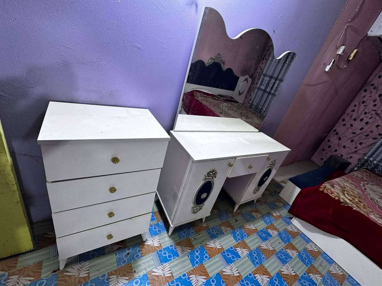 شقة طابق ثاني جاهزة للبيع مع غرفة نوم تركي وسبلت مربع هاديء تبليط قرب شارع الصحوة  سعر مناسب 12 
ايظا شقة ارضي بدون مساحة كما موضح بالصور شارع تبليط قرب مولد ابو نزار خلف صيدلية ابو اية نقص سياح صاده عل الشمس سعر 12ونص 
*********** بي وات ساب
