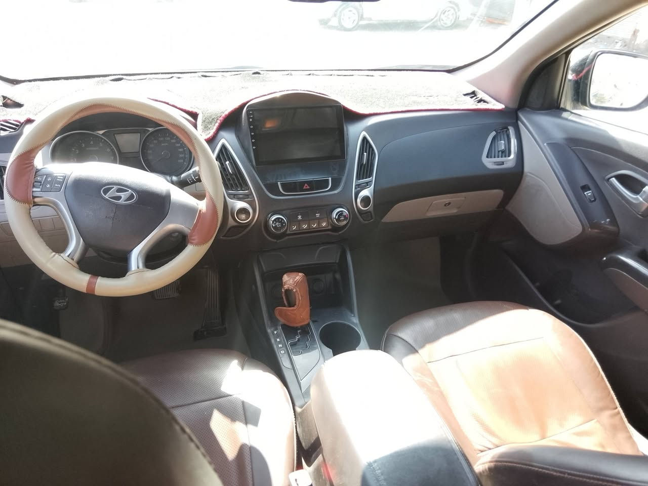 السلام عليكم توسان موديل 11 خليجي فول موصفات رقم بغداد بسمي بدون صبغ فقط بارد باب فقط سياره جاهزه مكاني بغداد المحمودية السعر 120 وبيه مجال رقم الهاتف ***********
