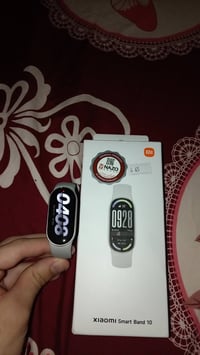 للبيع سوار شاومي سمارت باند 10 اللون: فضي (Silver)  الساعه نظيفه جداً،...