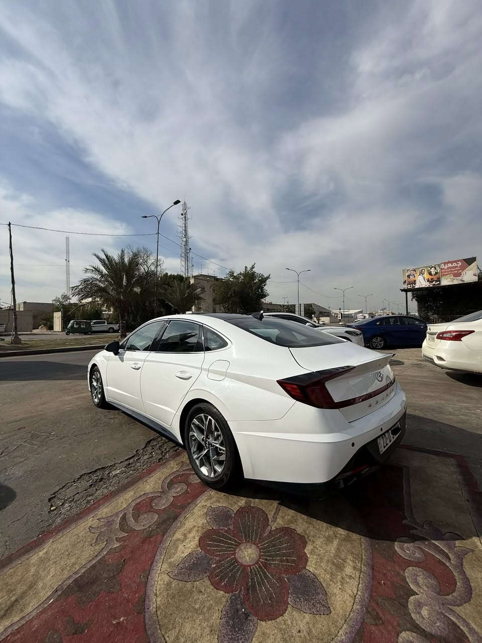 السلام عليكم من رخصة الادمن
سوناتا ٢٠٢٣ SEL PLUS

المواصفات :

١- محرك ١٦٠٠ تيربو اقتصادي وسريع 

٢- كشنات جلد + كنتاره

٣- كشنات تدفئة

٤- تدفئة ستيرن 

٥- تبريد منفصل للسائق والراكب 

٦- شاشة كبيره ابل كاربلي واندرويد اوتو 

٧- منافذ يو اس بي 

٨- اربع انظمة قيادة (نورمل، سبورت، سمارت، ايكو)

٩- اوتو هولد 

١٠- تحكم كامل بالستيرن 

١١- دخول ذكي وترحيب وتشغيل عن بعد

١٢- نظام صوت BOSE كلش حلو 

١٣- انظمة السلامة (نظام ABS, نقطة عمياء، تنبيه مغادرة المسار، كامرة خلفية، رادار امامي خلفي)

١٤- فتحة سقف بانرواما كامل

١٥- شفتات ستيرن

١٦- رادار امامي خلفي وجانبي 

وبعد بيها مواصفات 

السياره وارد امريكي حادثها خلفي جاملغ صبغ + تبديل الصندوق نفس اللون ايرباكات سليمه 

السياره ماشية ٤١ ميل قابل للزيادة 

السعر ١٩٧ وبيها مجال قليل 

مكان السياره بغداد شارع فلسطين 

الرقم ***********
