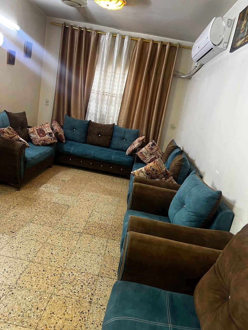 تخم تفصال عراقي
١٠ مقاعد
مستعمل نظيف محافظين عليه
بسعر ٤٠٠ الف وبي مجال بسيط
رقم الهاتف للتواصل 
***********
العنوان بغداد الدورة حي الصحة
