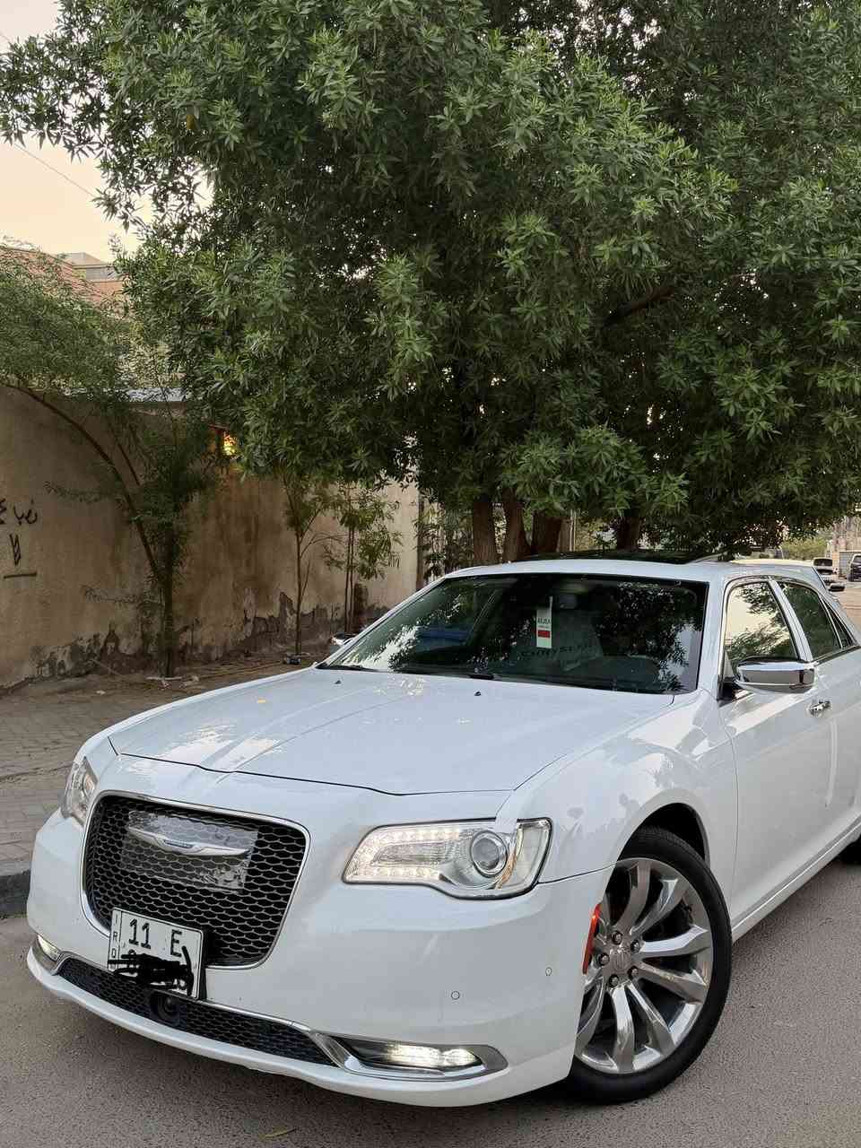 السلام عليكم كرايسلر اوباما 2018 كلين مكفولة كفالة عامة من كلشي وكالة ليث العبيدي فووول مواصفات للاخير مواصفات خاصة رادار امامي وجانبي تحديد مسار نقطة عمياء حساس امامي خلفي ماشية 50 حقيقي رقم بغداد باسمي سنوية لل2029 مابيها نقص ابد جاهزة من كلشي تراي زيرو مكاني بصرة للاستفسار ***********
