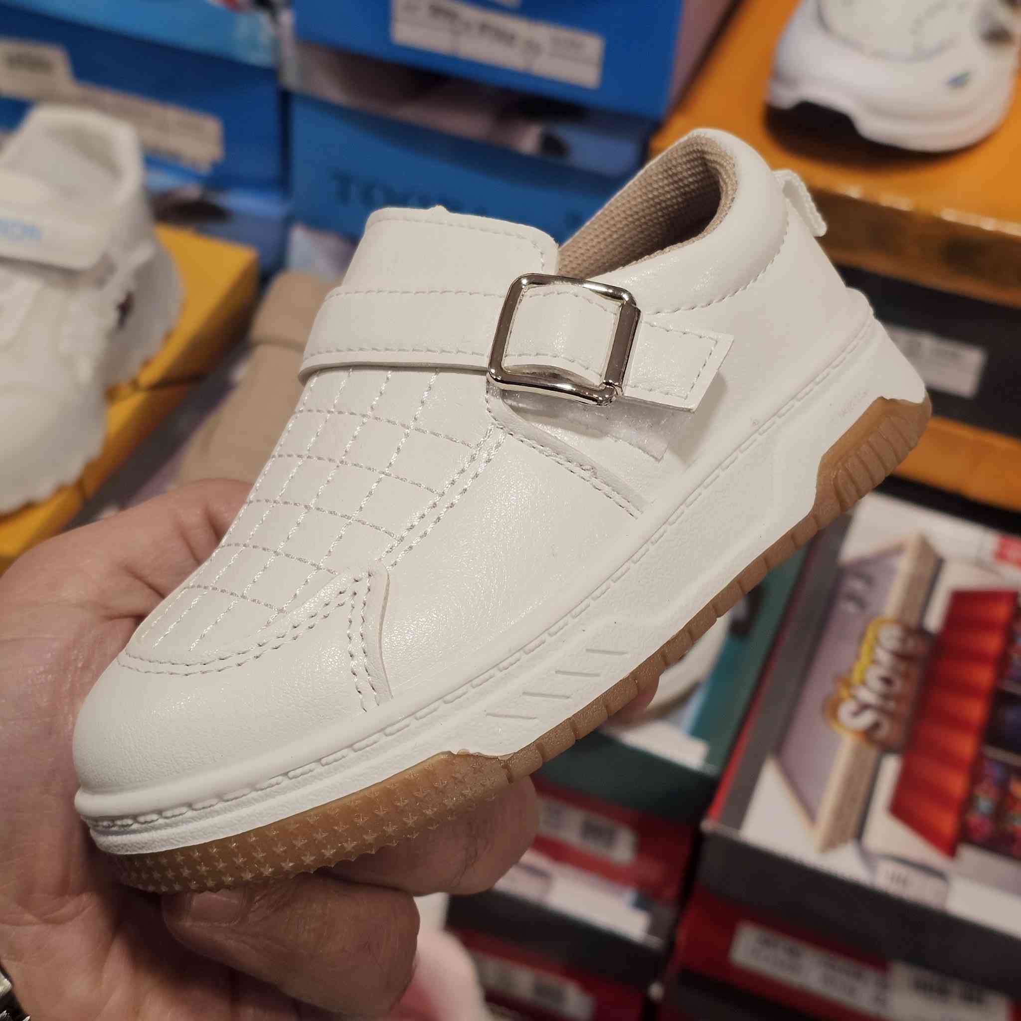 جديد حذاء ولادي 
طبي 💯💯
ثلاث الوان الابيض والبيج والاسود 
قياسات ٢٥/٢٤/٢٣/٢٢/٢١

⭕ العنوان موصل حي المهندسين مول قوارير
      الطابق الثاني 

⭕يوجد توصيل داخل الموصل 

⭕هاتف ***********

⭕هاتف ***********
