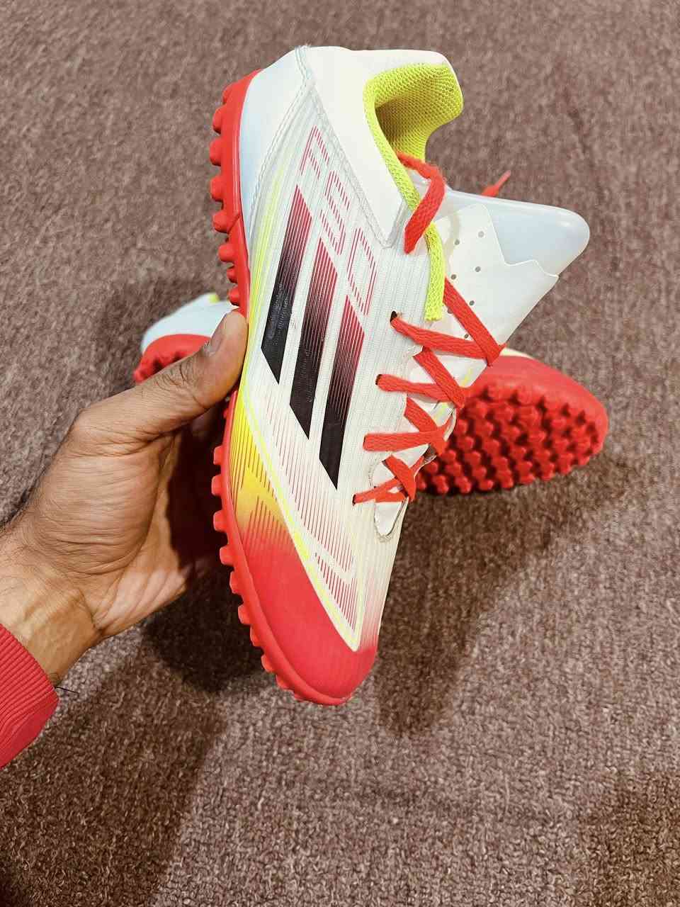 تحفه شرط
ادداس 
اصلي باله 
اخر اصدار شرط 
قياس40 ونص 
نضافه1/1 
اسم مستخدم شرط 
السعر خاص 
توصيل موجود 
واتساب متوفر 
***********
