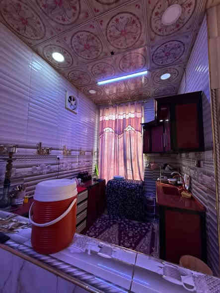 السلام عليكم ورحمة الله وبركاته
.دار سكن للبيع..
المساحه 150م
..طابو زراعي عراقي اصولي مكاتبه وكاله نسخه من طابو 
...
يحتوي البيت على غرفه وصاله ومطبخ.وديوان وكراج سياره. وصحيات داخلية وخارجية...السطح ايزوكام....
..
العنوان ابي الخصيب الصنكر قرب جامع صنكر. 

..السعر 60 بي مجال 
..للاستفسار ***********
