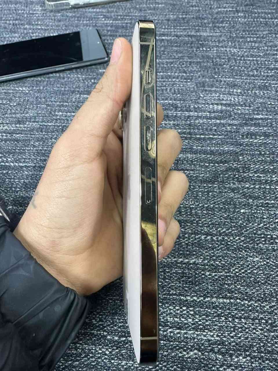 ايفون13برو ماكس نضيف الجهاز مفتوح فقط لتنضيف الكاميرا الماميه الذاكره ٢٥٦
بطاريه 91
السعر 750 وبي مجال
للتواصل:***********
