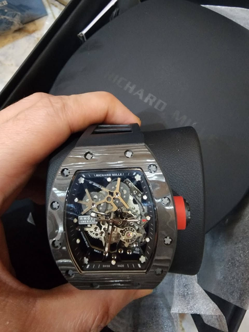 ساعه طلعت بDHL ريتشرد ميل كوبي اصلي ماعرف كلش عالي كوالتي بهلشكل جديده لوك مزاد يبدي من ١٥٠ الف  الاصلي مالها اسعار خياليه ربع مليون دولار واكثر والكوبي ٤٠٠ دولار ميعجبك لتعلق اعبر المنشور


**إذا كنت صاحب هذا الإعلان وتريد حذفه لأي سبب، رجاءا أرسل رسالة إلى الدعم الفني**
