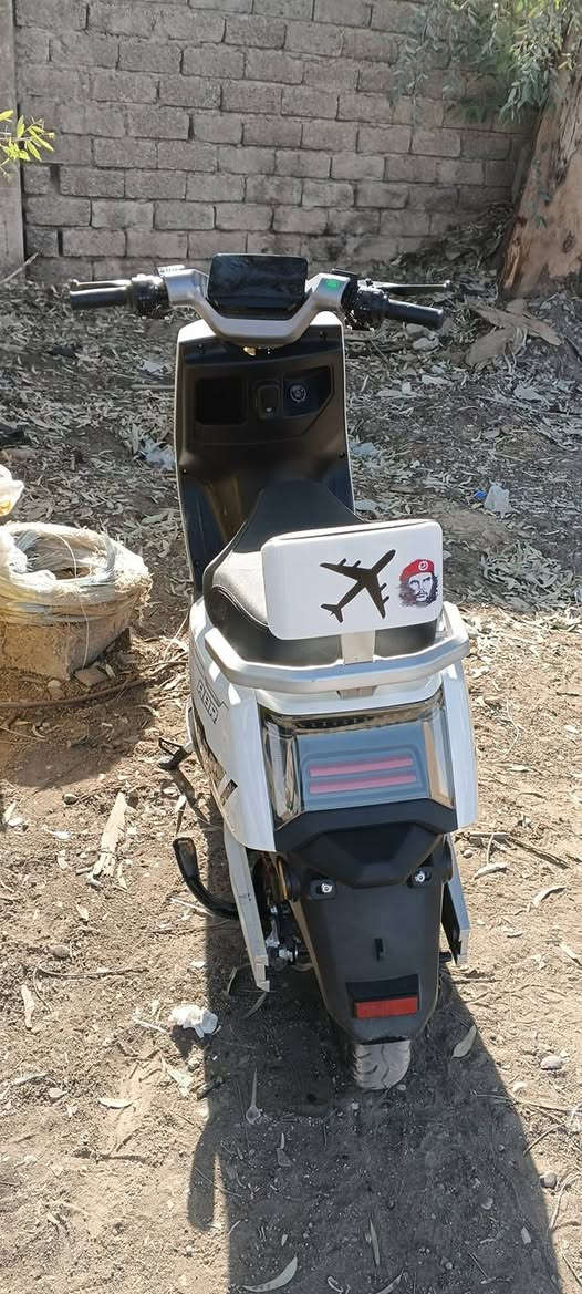 شرط الفحص اخو الجديد كلشي ما مفتوح حتى بنجر ما بي
مع زوج سويجات وزوج كرتات وزوج بصمه  للفتح + مريات غراضه كلا كامله
نظام شحن تلقائي شاحنه اصليه 
للاستفتار***********
