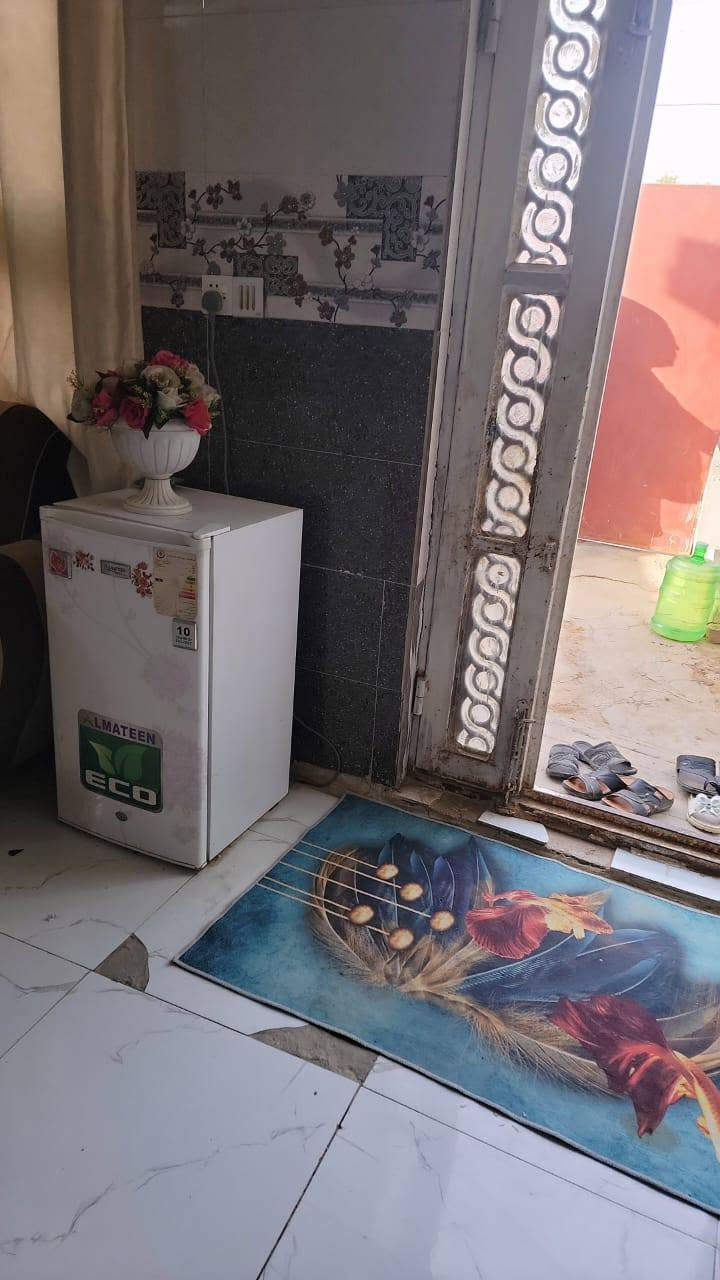 السلام عليكم بيت للبيع المساحه 200متر طابو زراعي سند 25 بناء بلوك صب كونكريت مسلح بناء حديث يبعد عن الشارع الرئيسي 200متر العنوان كربلاء طويريج قرب المجسر مقابيل الوكفه الجديده السعر 48 تحويل مباشر بأسم المشتري 
***********
***********
