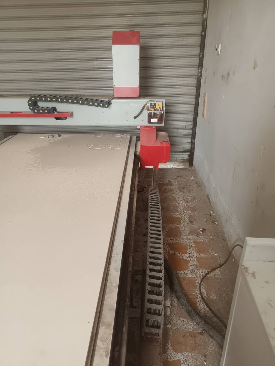 مكينه سي ان سي حجم 4×8 تشتغل على الهوى مو ع مي 
موديل 2025 
مشتغله 3 اشهر 
مكينه جديده مكفوله
***********
