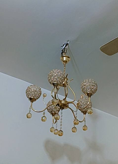 للبيع أي ضرر مابيهن 
باترينا خشب الأصلي زان 
ثريات عدد 2


**إذا كنت صاحب هذا الإعلان وتريد حذفه لأي سبب، رجاءا أرسل رسالة إلى الدعم الفني**