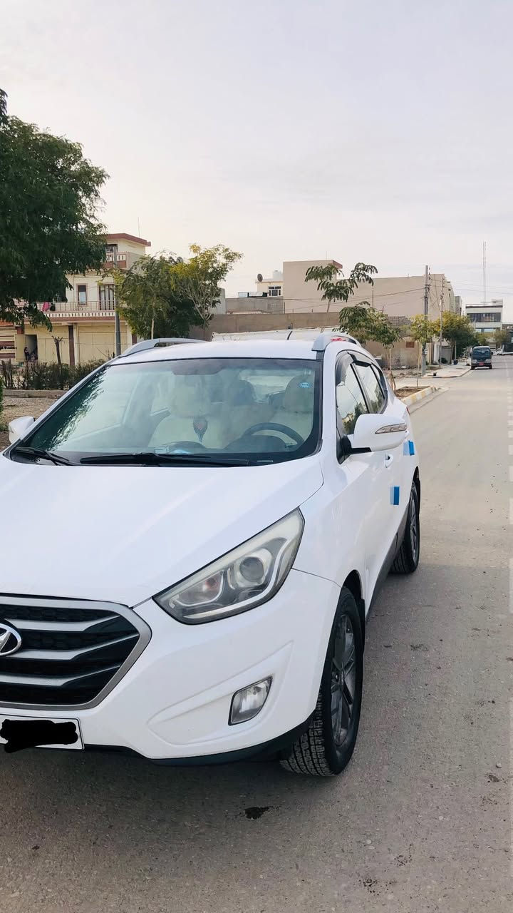 السلام وعليكم: توسان للبيع سياره بأسمي بيها قطعه واحد بارد مثل ماوضح بالصوره السياره ماشاءالله مكفوله من كلشي 
موديل ٢٠١٥ 
حجم المكينه 2000
مادة المقعد قماش 
4 سلندر 
السياره ماشيه 68 الف فقط 
السعر 175$
مكاني السليمانية/كلار 
لاستفسار: ***********
