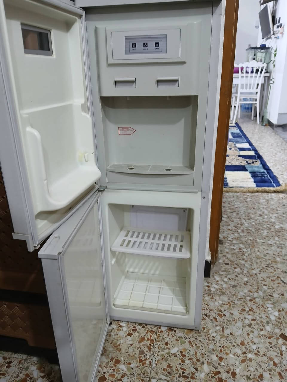 السلام عليكم 
عندي براد ماء وفيه ثلاجة بسعر ١٥٠ألف دينار وبي مجال، حي الشباب مجاور حسينية الإمام أبو الفضل العباس عليه السلام هاتف 📱 ***********
