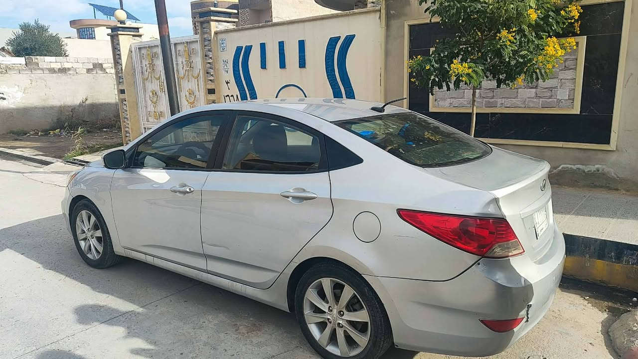 السلام عليكم اكسنت موديل 2012 امريكي فول ماعدا الفتحه بالسقف
محرك كير شرط 
بيها معجون جاملخ خلفي ضررها بامريكا 
السعر 90 
للتواصل على الرقم *********** 
السيارة موجوده بالموصل
