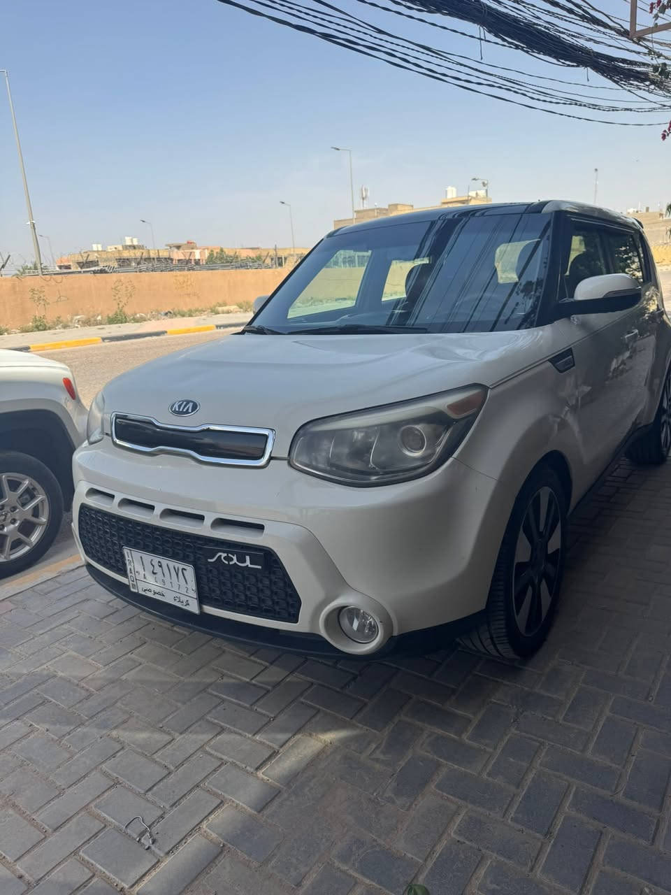 كيا صول موديل ٢٠١٥
وارد امريكي حادث خلفي (بدون ايرباك) 
لون حليبي
داخل جودي بلاد
بنوراما
لد امامي وخلفي
كشنات جلد
شاشه كبيره
محرك ٢٠٠٠
لدات الوان داخليه بلاد
ماشيه ١١٢ الف

السعر  ١١٨ $    
***********
