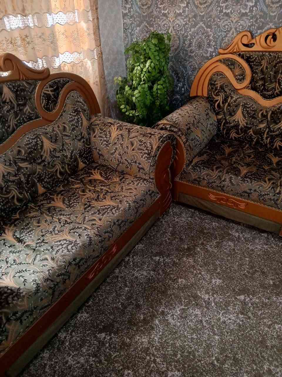 للبيع غرفه اخشاب كامله ونضيفه بلشرط انطيك بيهه مثل متشوفون بالصوره تخم للبيع بلشرط للتصال ***********
