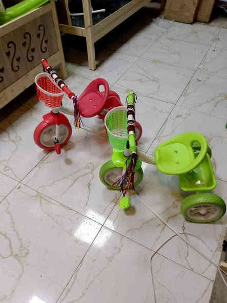 سلام عليكم انواع البضاعه عنوانه قرب فلكت حي نصر مقابل فلافل عبلي ***********
انواع كواريك واسره طفل
