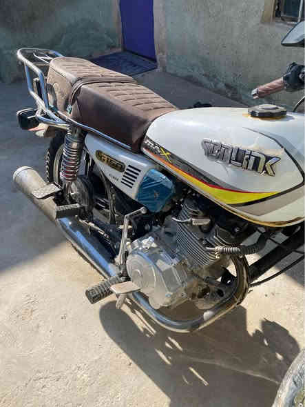 دراجه سونلنك موديل 25 
مصارلها 3 اشهر من نازله للشارع دراجه استخدام شخصي مال بيت وطلعات 

دهن كل 15 يوم ابدله نوعيه اصليه 

مراوس بدراجه اوتوماتيك او بيع ب750 ومجال قليل للشراي الجاد يراسلني خاص 
او واتساب 7710694757-

متواجد فيس وواتساب بغداد
