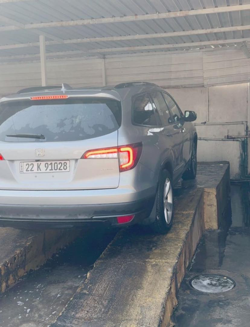 السلام عليكم اخوان اني مكلف بالنشر فقط
لبيع و مراوس و بيه مجال 
هوندا بايلوت ياباني ٢٠٢٢  ٧راكب 
وارد امريكي فول مواصفات ماعدا الكشنات مخمل
دخول جديد 
اللون السلفري المرغوب 
ماشي 49000 km قابله للزياده 
جديد زيرو تقريبا وضع شركة 
موجود وتساب و سيم كارت 
هـ ***********
 ❤️بيع و مراوس ❤️
المواصفات:
١-رادار امامي جانبي(نقطة عمياء) وخلفي 
٢-ترحيب ودخول ذكي 
٣-سويج بصمة وتشغيل عن بعد 
٤-لايت زينون ذكي وبلاجكتورات ضباب 
٥-محرك ٣ونص ٦ سلندر المرغوب 
٦-اشاير بالمري 
٧-كشنات كهربائيه حركات  وتدفئة كشنات 
اوضاع قيادة ايكو وسبورت وثلجي
٩-تحديد مسار ذكي وياخطوط الشارع 
١٠-نقاط عمياء وكامرة ذكية ٣ وضعيات دوارة 
١١-مثبت سرعة كروز عادي وذكي 
١٢-شاشة كار بلي وتدعم ايفون واندرويد 
١٣-منافذ usb وtypc  امامي ومقاعد الخلف والمقاعد الاخيرة 
١٤-تبريد ثلج بيانو ٣ قطع امامي ومقاعد الخلفية ومقاعد ال٧ راكب 
وشاشة تحكم خلفي 
١٥-صندوق ذكي شفط 
١٦-كير دكم المرغوب 
١٧-مراية ذكية تعيتم ذاتي 
١٨-ستيرن فول تحكمات وشفتات سرعة ٩نمر 
١٩-مساند جانبية شركة جلد
٢١-داخل مخمل ومدوشمهه جلد
٢٢-سيارة عزلها عالمي١٠٠% وحيف ماكو 
٢٣-سبير وعدة كامل 

رقم أربيل   وسنوية لحد نهاية ٢٠٢٩ وهزة لشهر( ١٢) ٢٠٢٥ شرط تحويل ثاني يوم
-----
الضرر:الجاملغ والباب الايمن موضح بالصور محرك السياره غير مضرر في الحادث 
  

مكان السيارة بغداد
السعر 270$ورقة وبيها مجال  
التواصل على الرقم
هـ ***********
