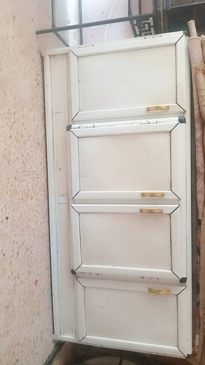 سلام عليكم كلشي بسعره ميز عداد ٣ طبلات عداد ٦ كراسي عداد ٨ كونتار ابوسنك جناحين لمنيوم ثكيل تنكي ماء مبرده نضيفه جدان جنبر اخو جديد مكاني بغداد الامين ***********
