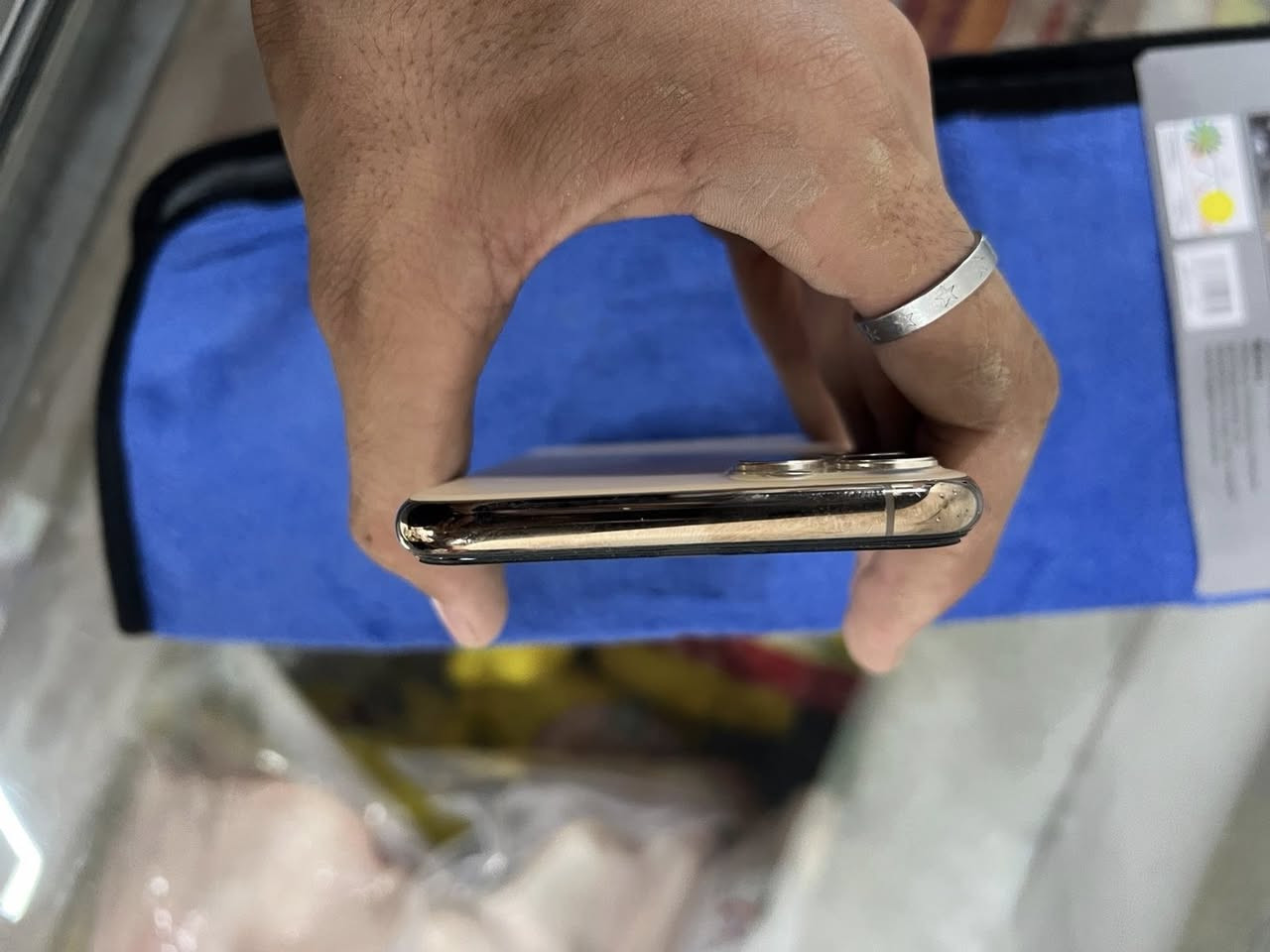 سلام عليكم ايفون ١١برو ماكس كلشي بلاد شرط حاسب والفحص الموبايل بطاريته ٨٢بلاد شاش بلاد كلشي شرط الفحص شخص مابي كامرات وضوح ١٠٠/١٠٠شرط انطي الجهاز تجي تأخذ كدام باب البيت اي عيبه ترجع تأخذ فلوسك وشرط فقط الجهاز مفتوح سعر ٣٢٠بي مجال


**إذا كنت صاحب هذا الإعلان وتريد حذفه لأي سبب، رجاءا أرسل رسالة إلى الدعم الفني**